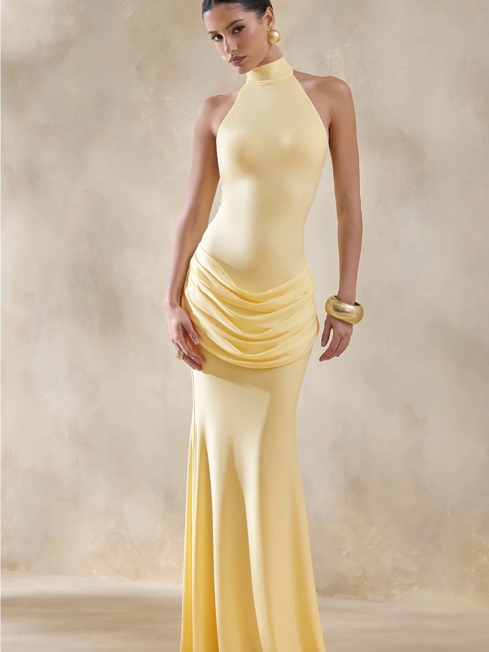 Elegant Backless Halter Maxi Dress in Pale Yellow